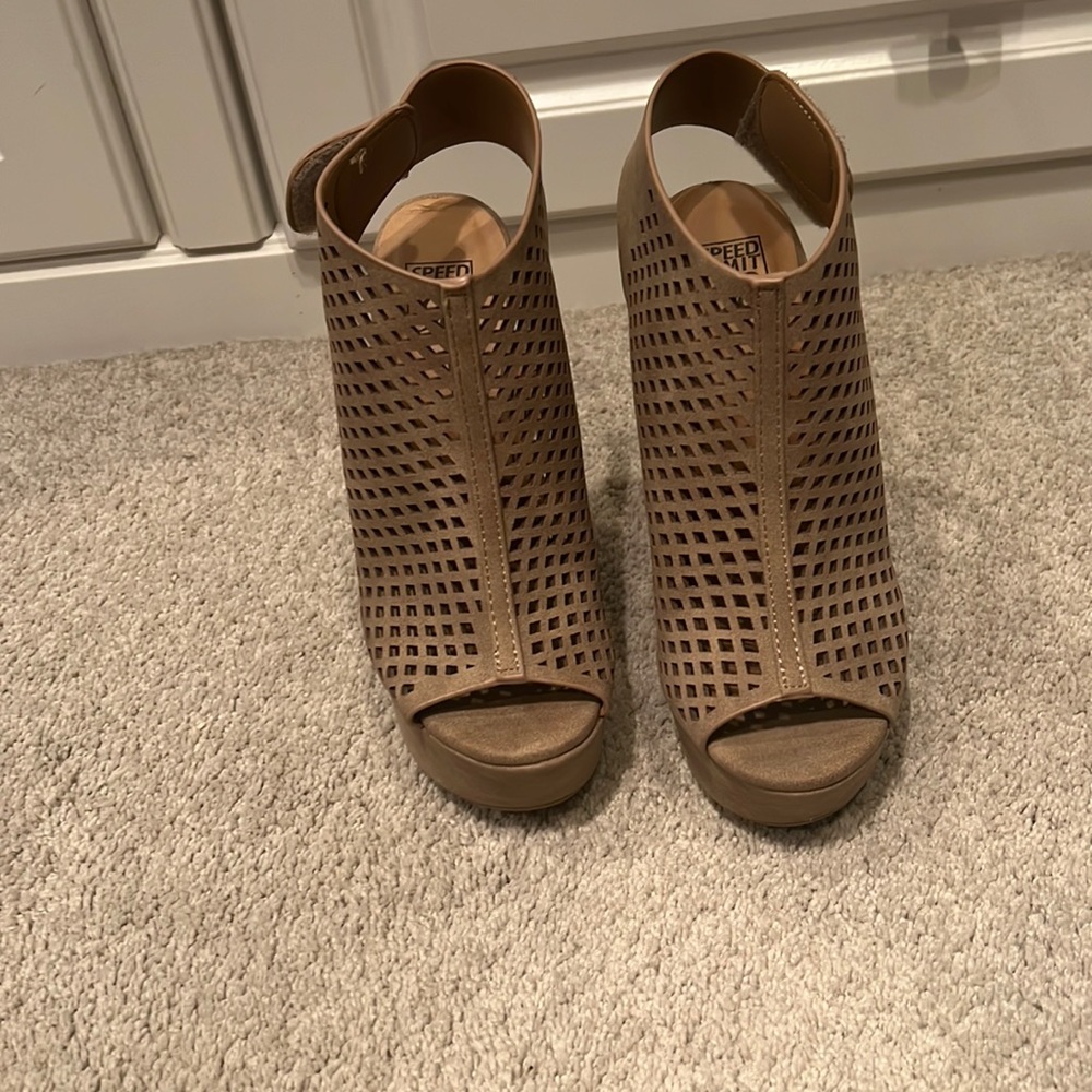 Speed limit 98 platform sandal